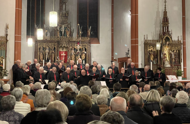 Die Männerchorgemeinschaft Windesheim/Waldlaubersheim am 23. März 2024 in der katholischen Kirche St. Marien in Windesheim.